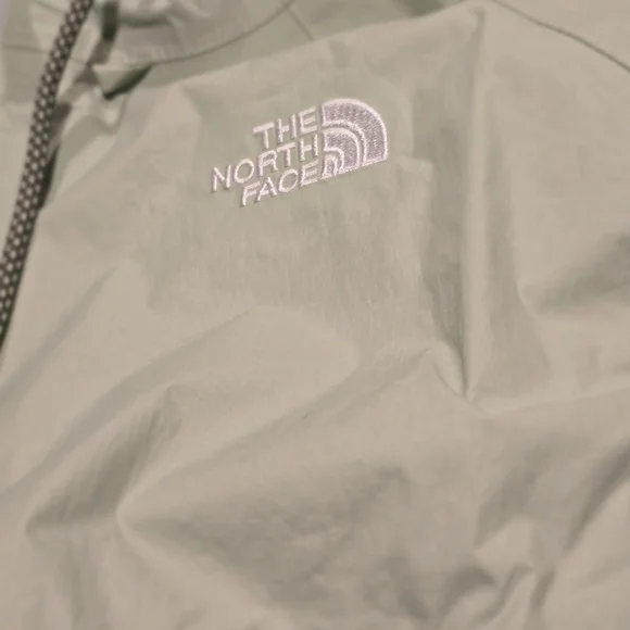 ***SOLD****  The North Face Women's Two-Tone Green Jacket - Picture 6 of 9